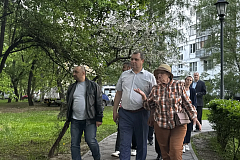 Владимир Сохацкий провел обход территории на улице Высотная